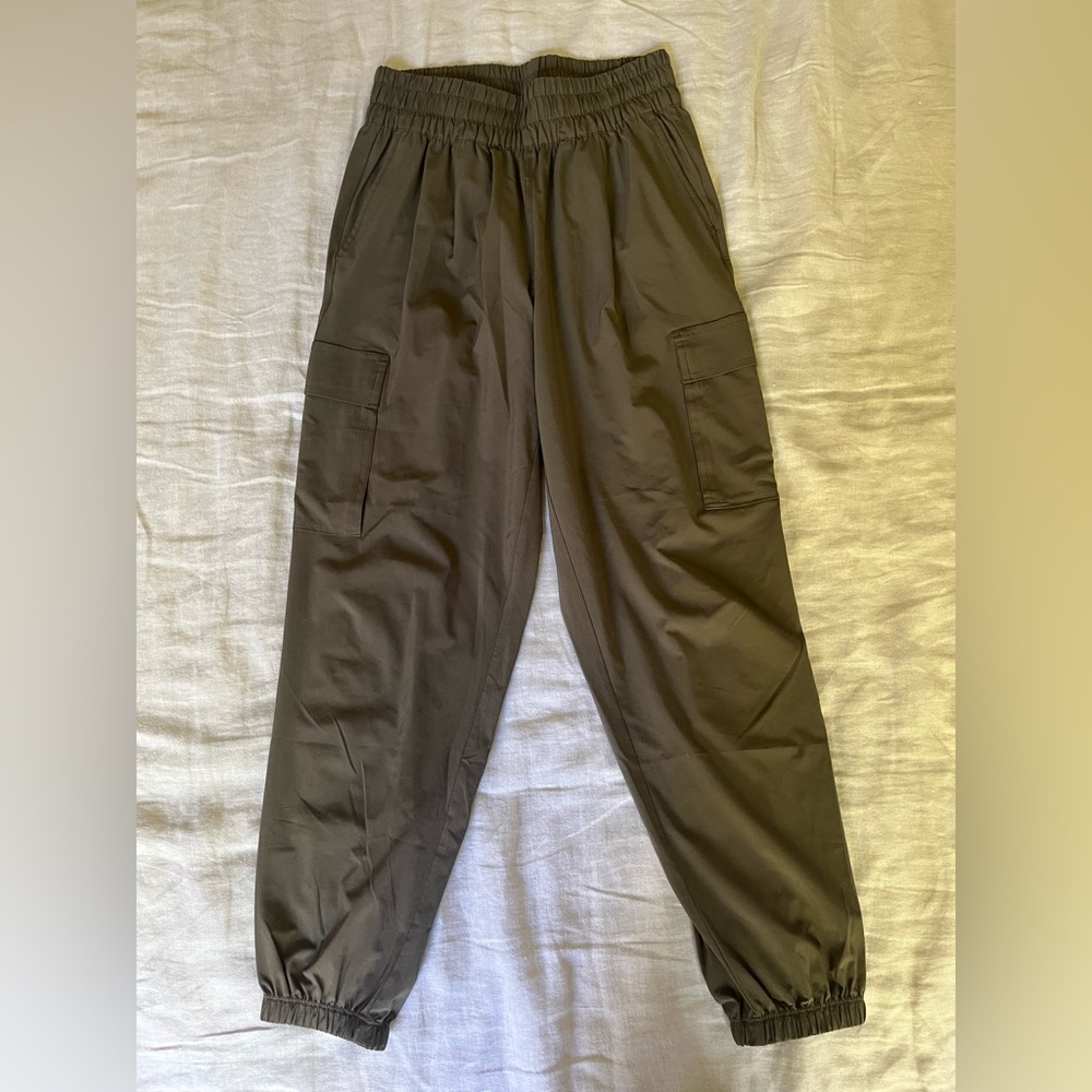 Vuori Villa Cargo Joggers army green size xs